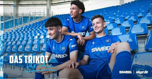 Das neue KSC-Heimtrikot 2025/26 in klassischem Blau