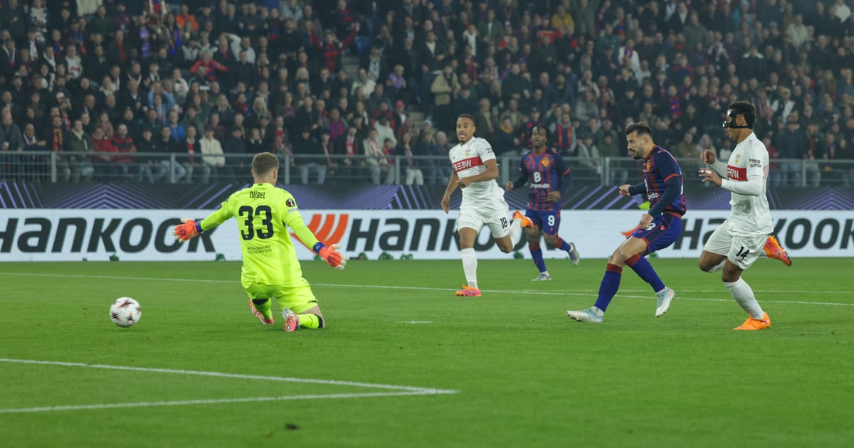 Basel führt zur Pause durch Treffer von Ajeti