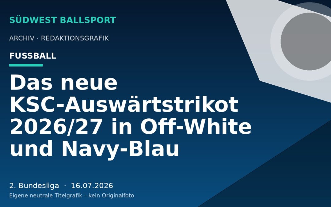 Das neue KSC-Auswärtstrikot 2026/27 in Off-White und Navy-Blau